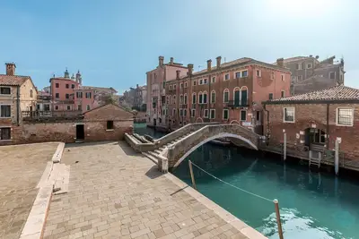 Elegant Apartment with Stunning Views in San Trovaso