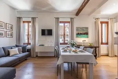 Image de Modern Canal View Apartment in the Heart of San Marco