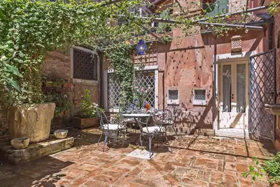 Image de Quiet and Classy Venetian Home with Private Courtyard