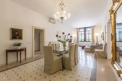 Image de Spacious and Charming Apartment Near Fenice Theatre