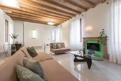 Image de Minimalist Bright and Spacious Designer Home