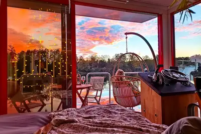 Image de Suite Scandinave : Cocon d'amour sur l'eau avec Sauna (vue) (40' Paris)