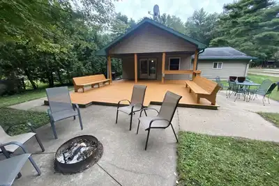 Image de Cozy Wisconsin home a block off Lake Arbutus.