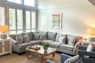 Image de Family-Friendly Townhome with Resort Amenities Included - 1/2 Mile to Beach
