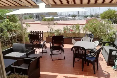 Appart grand standing vue port 6pers-climatisé 40m2 terrasse aménagée 300m plage