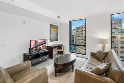 Image de Spacious w\/ Full Kitchen & In-unit Washer\/Dryer | Reston