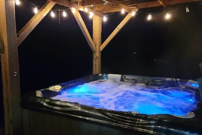 Image de Pine Creek Cabin - Quaint cabin in the heart of Blowing Rock with a hot tub! Ample privacy!