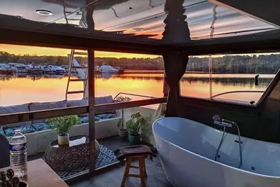 Image de Yacht avec Jacuzzi pour amoureux: L'Odysea