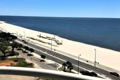 Image de Spacious Beachview End Unit in Legacy Tower 1 -1001 - 3 bedroom 3 bath condo