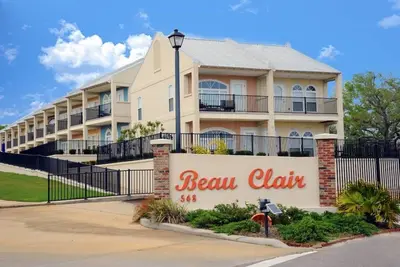 Image de 146 Beau Clair - Beachside Townhome with Pool in Long Beach