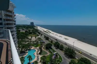 Image de Spacious Beachview End Unit in Legacy Tower 2 -1101 - 3 bedroom 3 bath condo