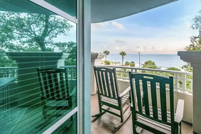 Image de Beachview Condo in Legacy Tower1 -303 - with Reserved Parking Spot in front