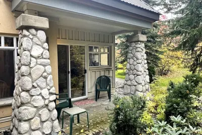 Image de Cozy Village Townhome- Free Parking!