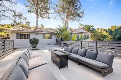 Image de La Jolla, Beach Retreat, Garage Parking, Big Yard, HotTub, Fire Pit, Huge Deck
