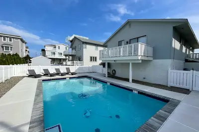 Image de Renovated Home with Heated Pool 3 Bed/2 Bath - Sleeps 6