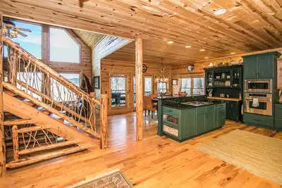 Image de Rustic Cabin 0. 4 miles from Lake Burton - 3 bedroom \/ 3. 5 bath - Beautiful views