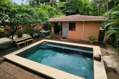 Image de New Vrbo Listing! Private Oasis with pool in Palm Beach Estates! Close to beach!