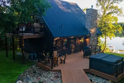 Image de Summer oasis w/New Hot Tub overlooking Fawn Lake with private beach, SUPs/Kayaks