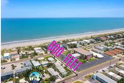 Image de ⭐⭐⭐⭐⭐ Book Now  #1 Vrbo in Cocoa Beach ~ Hot Tub ~ Fire Pit~ 600ft to the Beach!