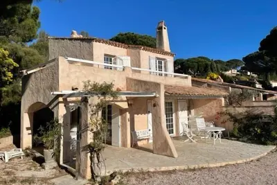 Image de Gigaro - Mas d'angle avec grand jardin