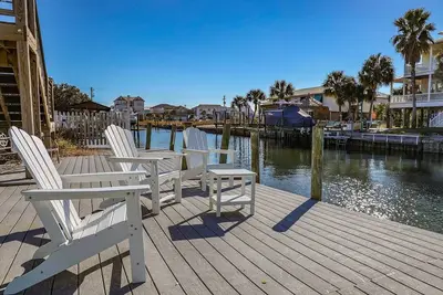 Image de Waterfront House | Stunning Canal Views from Deck