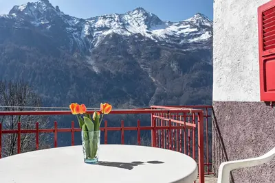 Image de Maison de vacances 'Comero' près de la station de ski avec vue sur les montagnes, jardin et balcon