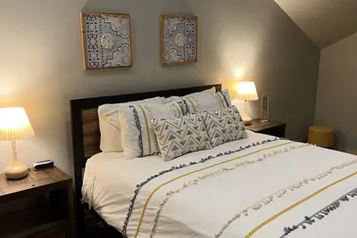 Image de Brand New modern luxury cabin! ! Kreekside Tipi.