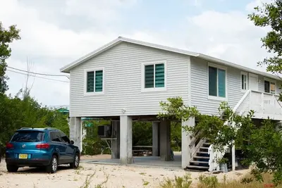 Image de Newly Remodeled Corner House on the Water