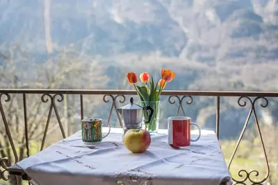 Image de Appartement \"La Mansarda di Chiara e Silvio\" près de la station de ski avec vue montagne