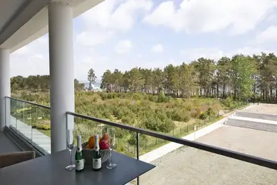 Image de Apartment with sea view, 2 bedrooms and loggia