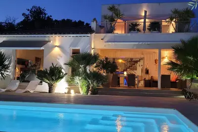 Image de 2 Chambres d'hôtes avec Piscine privée dans Villa à Salon de Provence