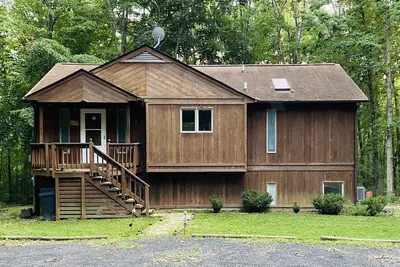 Image de Private cabin with high speed WiFi, firepit, and waterfront at Lake Anna!