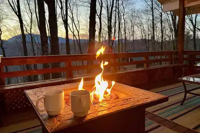 Image de Peaceful Ivy Ridge - w/waterfalls, hikes + hot tub!