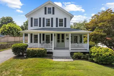 Image de The Farmhouse Downtown Mystic~Walk to Seaport, Shops and Restaurants
