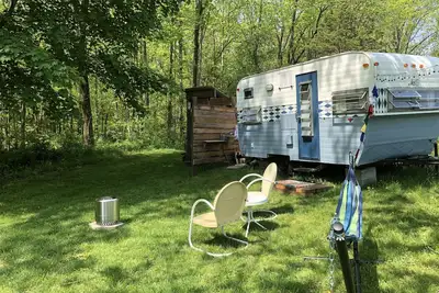 Image de Glamping with sheep in a renovated 1972 Ace camper on 48 acres