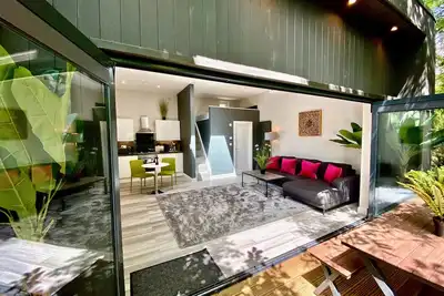 Image de Sunridge Cube 2 with Hot Tub & Giant Home Cinema