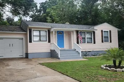 Image de \"Pensacola Pearl\" cottage near downtown, Nas & the beach!