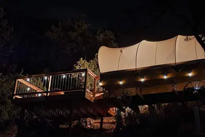 Image de Covered Wagon with A/C at Zion View Camping