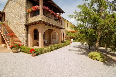 Image de 10 minutes from the sea! Apartment with swimming pool and veranda.