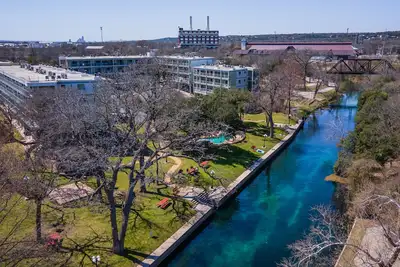Image de Treasure on the Comal! Downtown with Pool/Hot Tub!