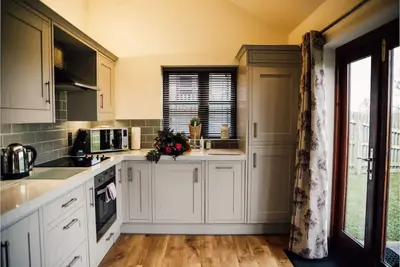 Tawny Cottage, luxurious and spacious rural haven