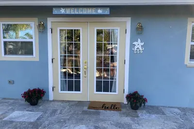 Image de Lovely, fully furnished1 bedroom coastal cottage in Salty Dunedin, Fl.
