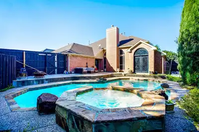 Image de Big 5 Bed/3 Bath Luxe Home Pool Spa West Plano