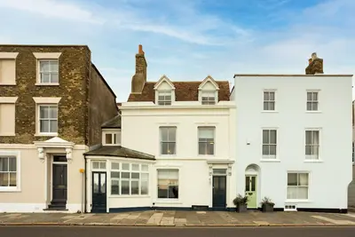 Image de Located right on the seafront- large Georgian Gem
