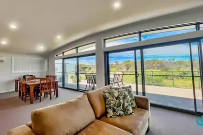 Image de Beachside Beauty - Short walk to Caves Beach