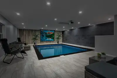Image de Stone Cabin Indoor Heated Pool W Tent + Firepit