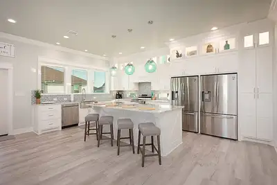 Image de 5bed/5bath - Sleeps 22 - short walk to Beach, Crystal Beach Tx