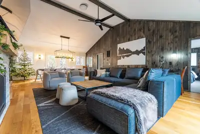 Image de New 6 bedroom Massanutten home with 3 king beds steps from all the attractions