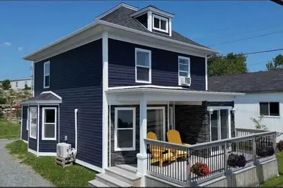 Image de Oceanfront Saltbox With Hot Tub in the Heart of Bay Roberts