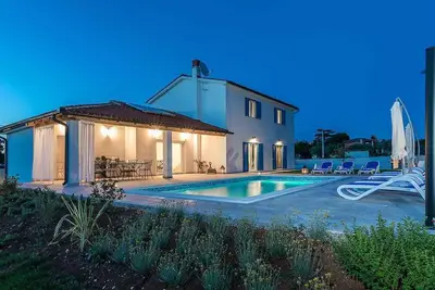 Image de Villa avec piscine et climatisation